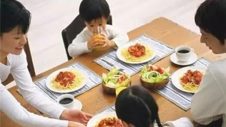饭桌上的教养，将决定孩子日后的成功程度！